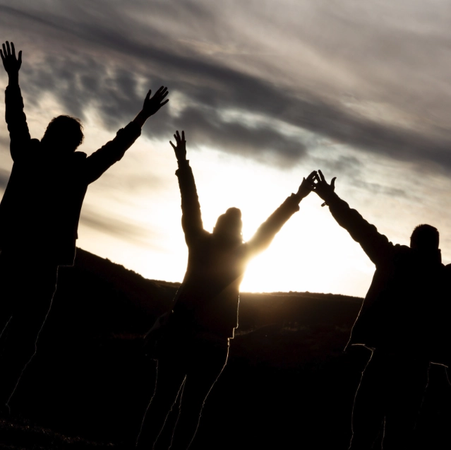 800x800 worship sunset people
